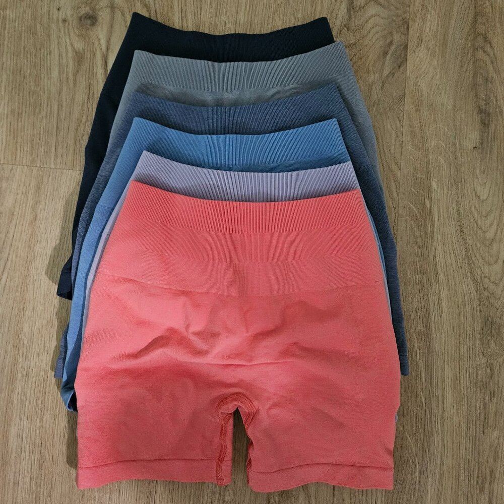 6 pairs of xs alphalete amplify shorts